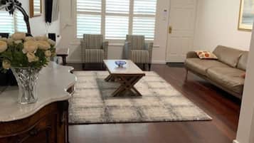 Smart TV, DVD player, books, stereo