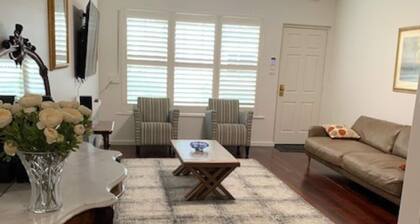 Clean and Stylish. Close to CBD. Newly renovated.