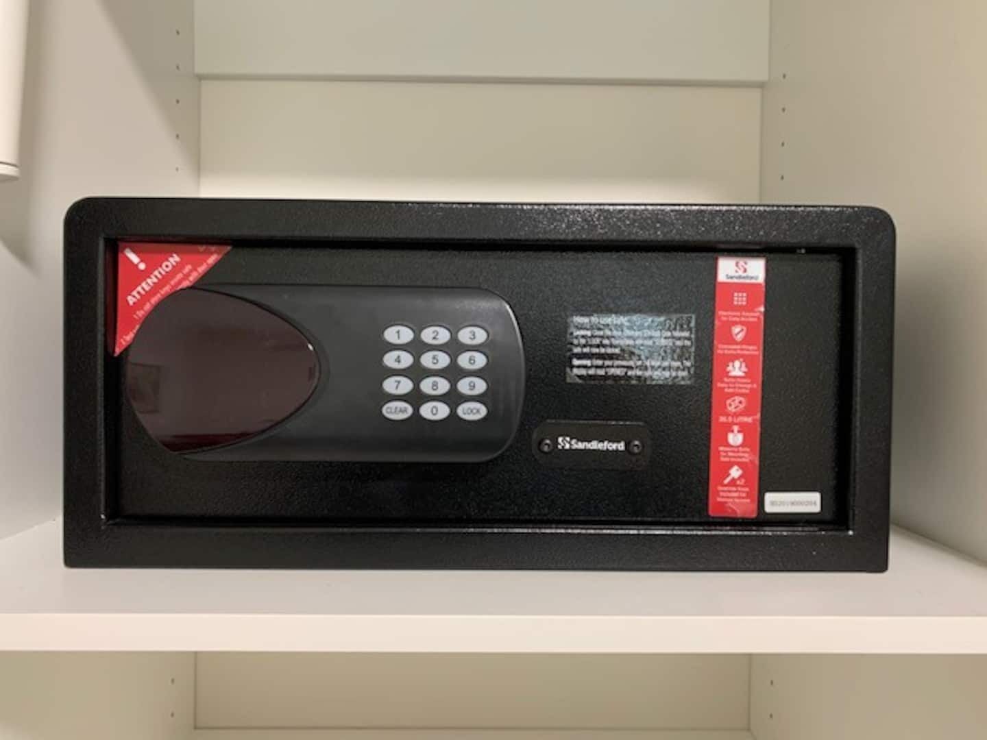 Clean and Stylish. Close to CBD. Newly renovated. — image 8