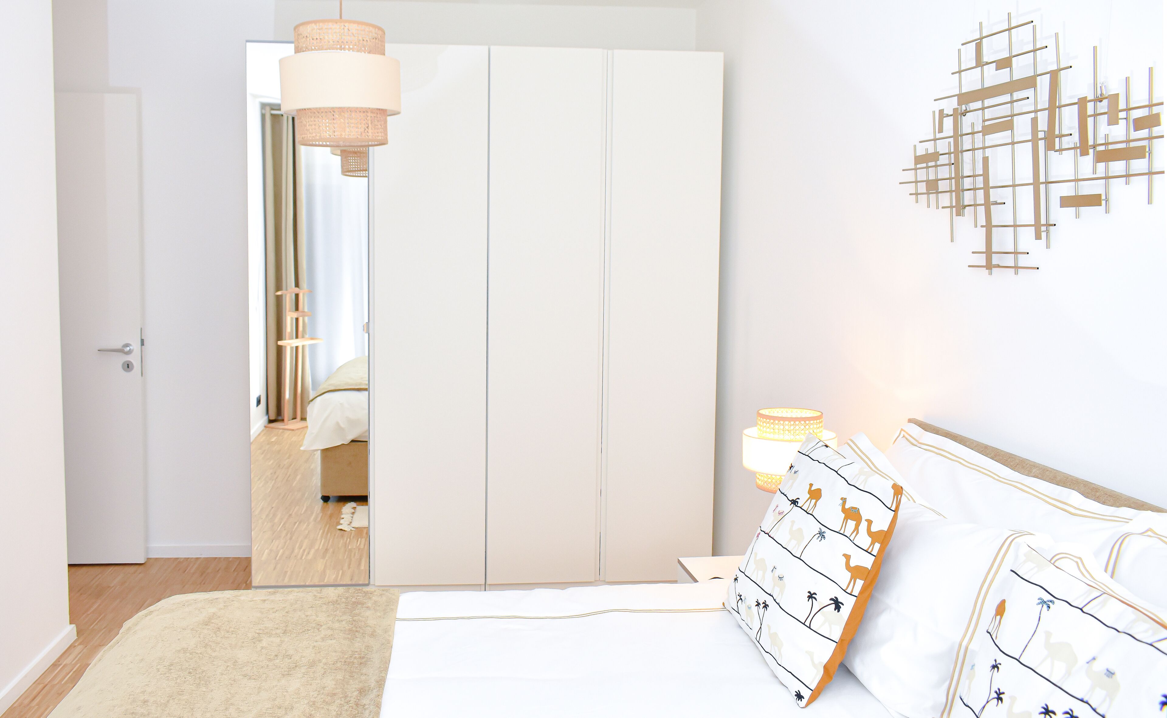 2 chambres, coffres-forts dans les chambres, bureau