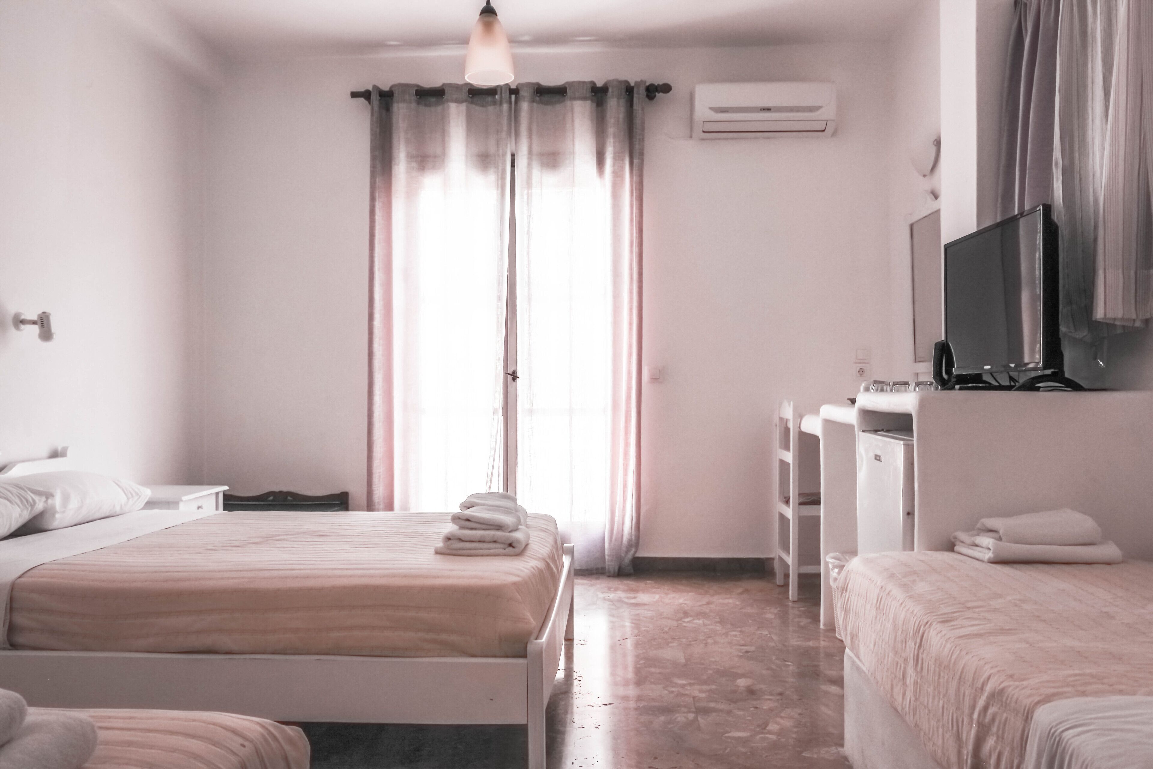 triple room | hypo-allergenic bedding, in-room safe, desk, blackout curtains