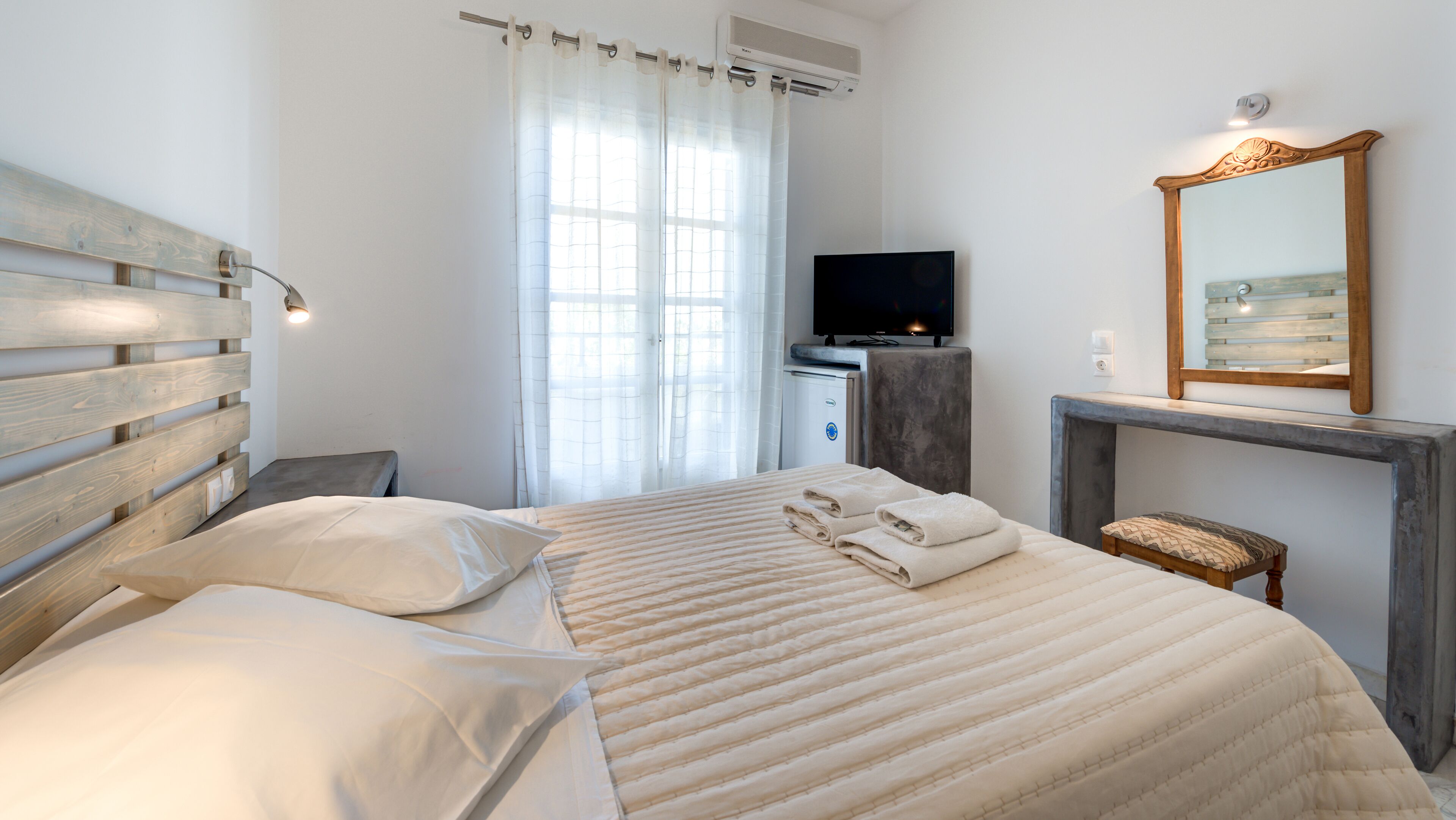 double room | hypo-allergenic bedding, in-room safe, desk, blackout curtains