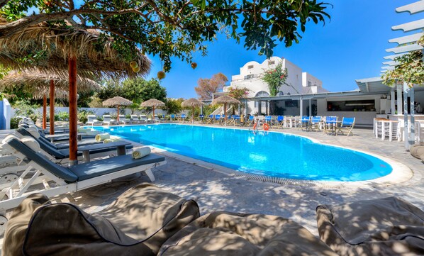 Seasonal outdoor pool - Hotel Mohitero (Santorini)