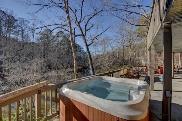 Banyera d'hidromassatge a l'aire lliure