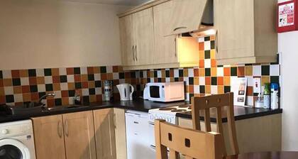 Central 2 Bed Apartment Above Great Derry Pub