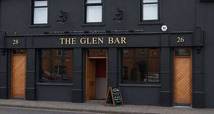 Central 2-bed Apt, Sleeps 5 Above Great Derry Pub