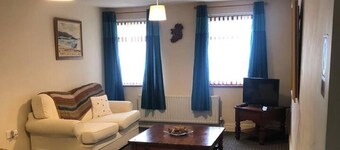 Central 2 Bed Apartment Above Great Derry Pub