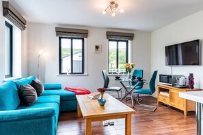 Smart-TV, Kamin, Bücher