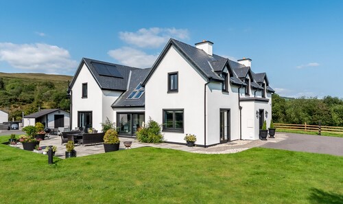 Luxury Country House on the Hill