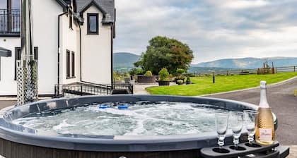 Luxury Country House on the Hill