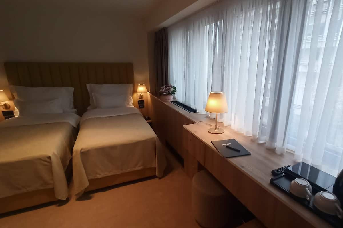 Comfort Double or Twin Room | In-room safe, blackout drapes, soundproofing