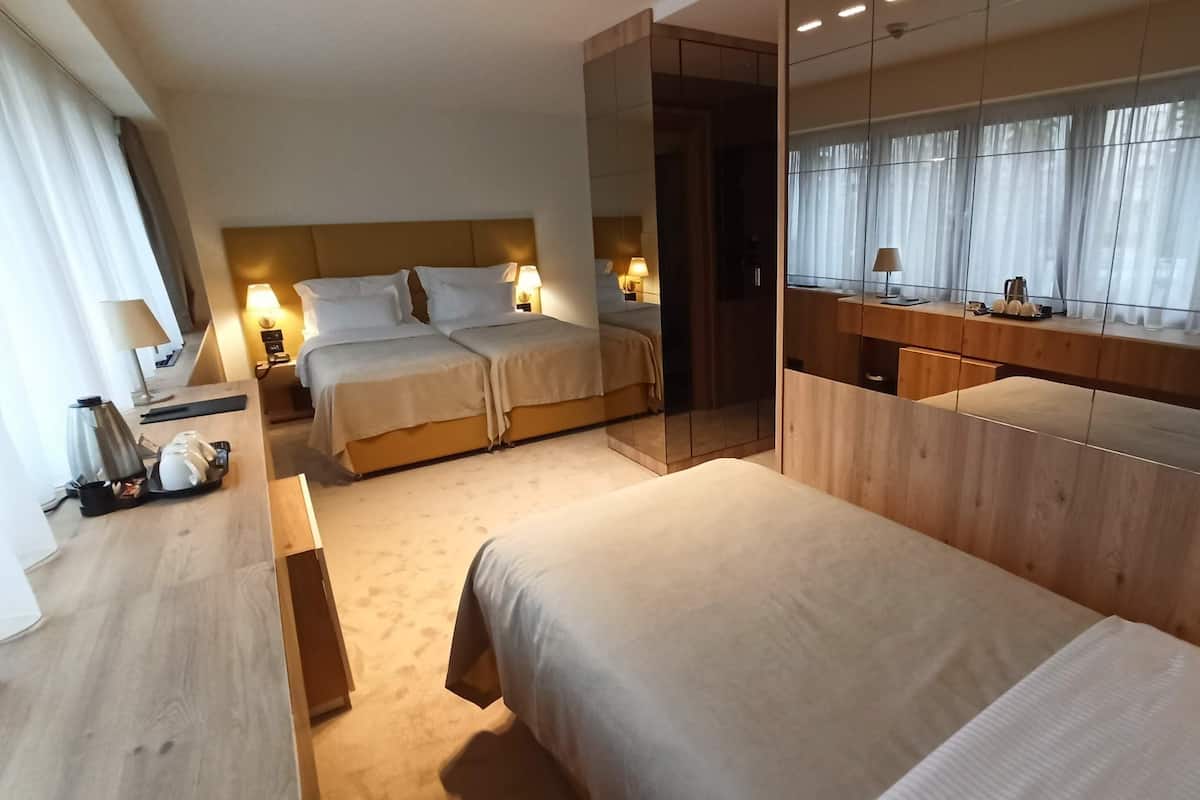 Classic Triple Room | In-room safe, blackout drapes, soundproofing