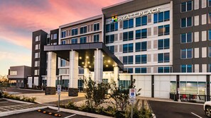 Front of property - Hyatt Place Toronto - Brampton (Brampton)