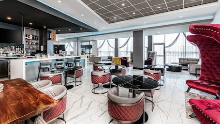 Breakfast, lunch and dinner served . Hyatt Place Toronto - Brampton
