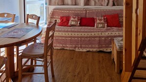 Unclassified image, 5 of 16, button - LES MENUIRES apartment sleeps 8 2 bedrooms + mezzanine (LES BELLEVILLE)