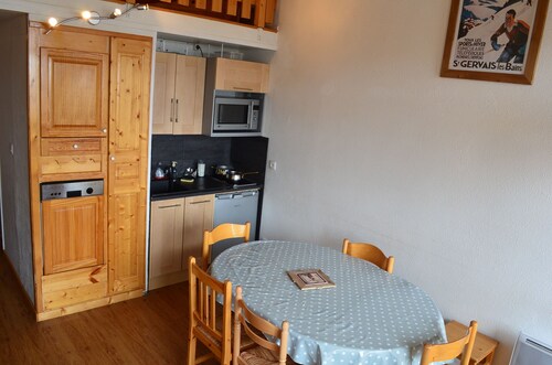 LES MENUIRES appartement 8 personnes 2 chambres + mezzanine