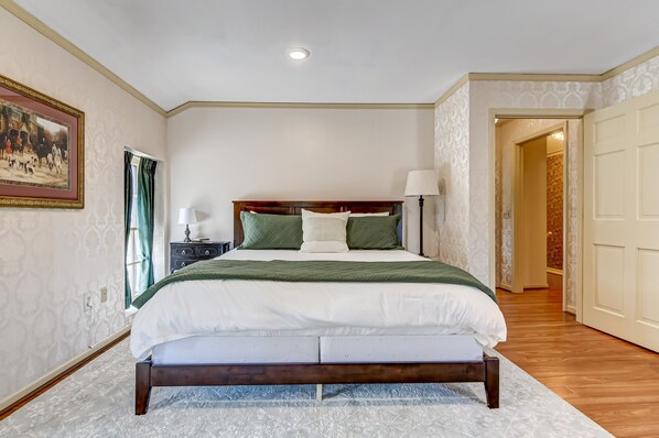 2 chambres, bureau, fer et planche à repasser, accès au Wi-Fi (inclus)