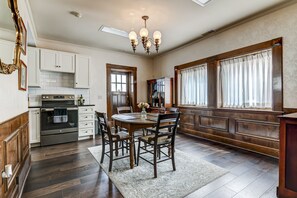 Frigorífic, microones, forn i placa de cuina