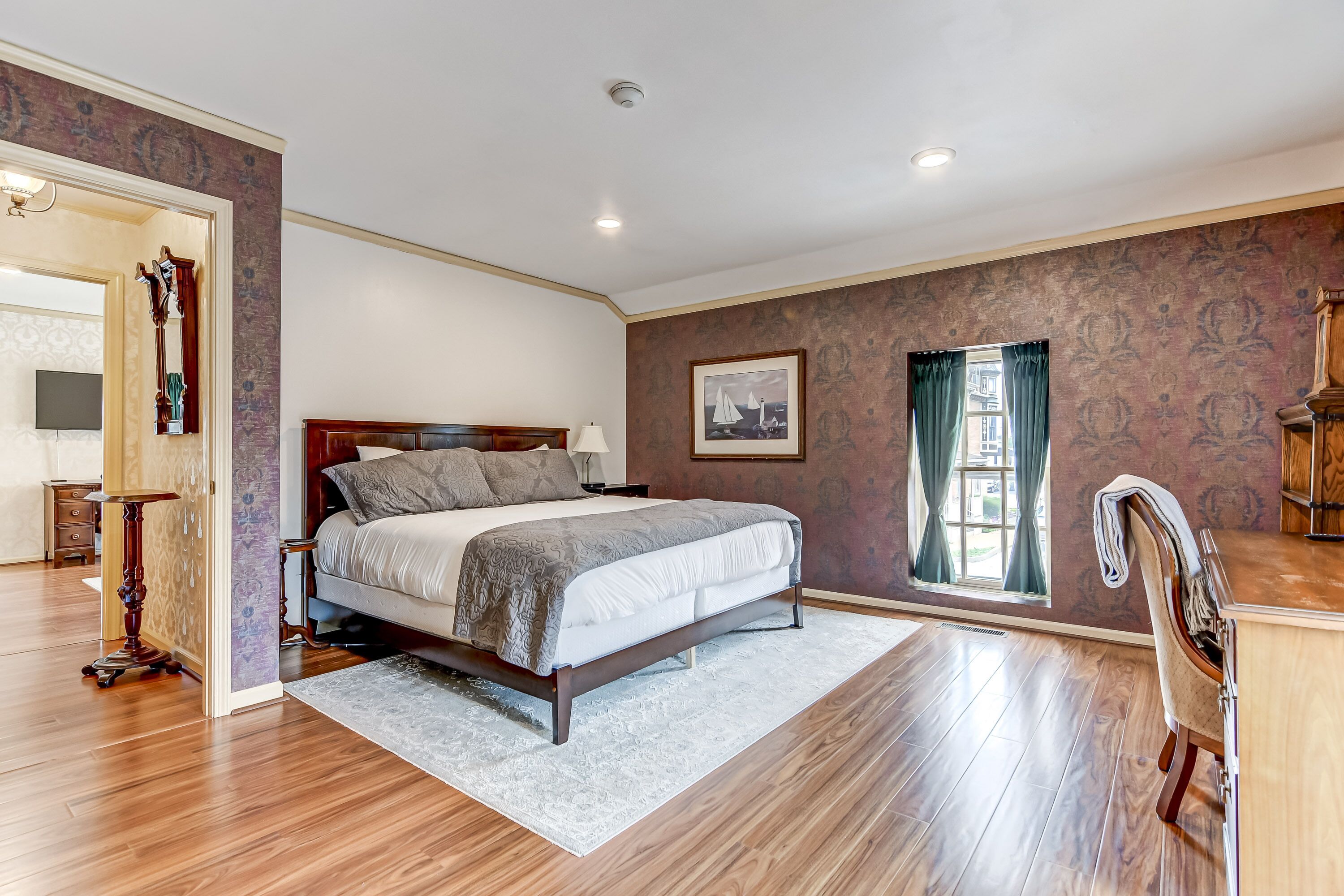 2 bedrooms, desk, iron/ironing board, free WiFi