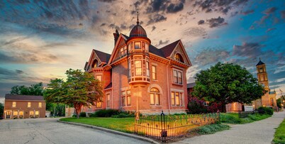 Spacious Carriage House | Private Entrance | Historic & Stylish