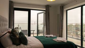 Huoneisto, useita sänkyjä | 2 makuuhuonetta, silitysrauta/-lauta, ilmainen Wi-Fi, vuodevaatteet