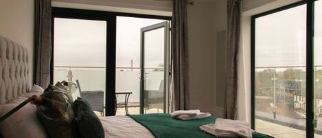 Huoneisto, useita sänkyjä | 2 makuuhuonetta, silitysrauta/-lauta, ilmainen Wi-Fi, vuodevaatteet