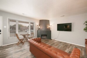 Téléviseur, bureau