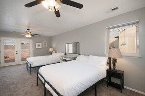 4 chambres, bureau, fer et planche à repasser, accès au Wi-Fi (inclus)