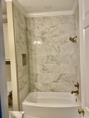 Combined shower/bathtub, bidet - Historic building apartment (Crowley)