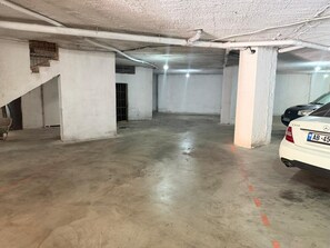 Free self parking - ERAL Apart-Hotel (Sarandë)