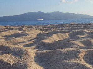 Beach nearby, white sand, 10 beach bars - ERAL Apart-Hotel (Sarandë)