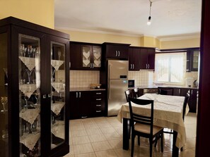 Apartamento, 2 habitaciones | Comedor
