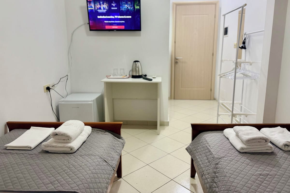 Double Room | Desk, iron/ironing board, free WiFi