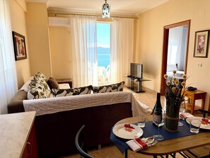 Apartment, Sea View | Living area | 32-inch flat-screen TV with cable channels - ERAL Apart-Hotel (Sarandë)