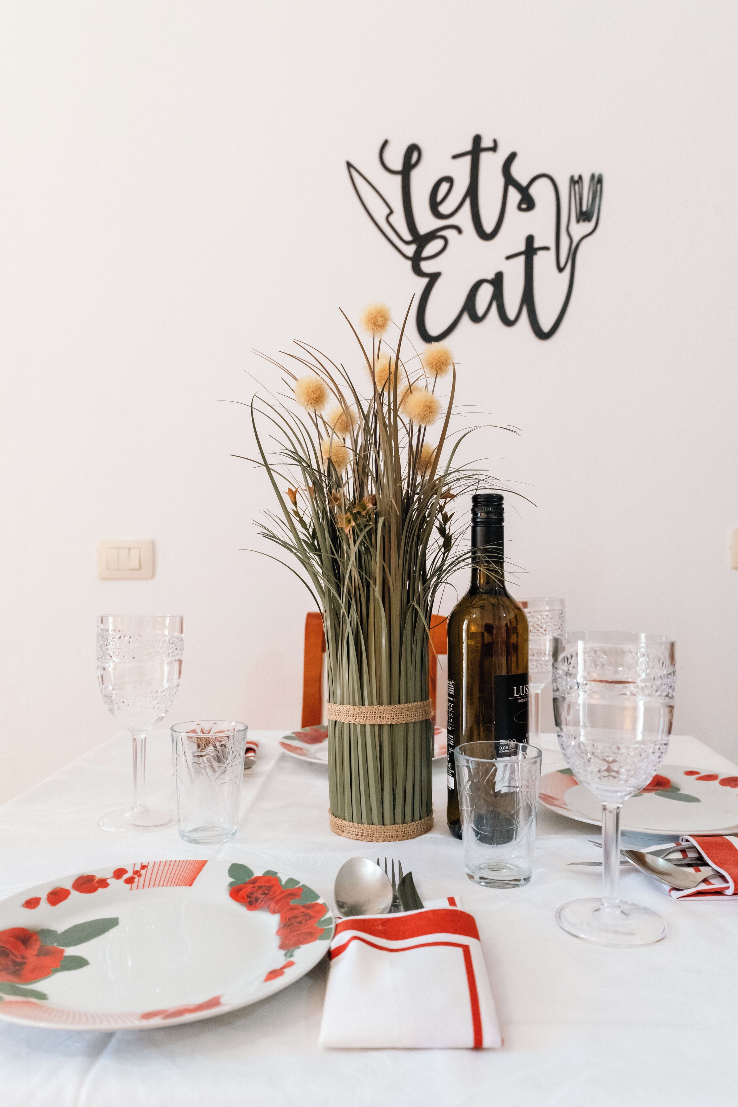 6 restaurants, lunch served