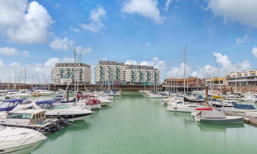 On the Water 2 -waterside Studio With Terrace Overlooking the Harbour