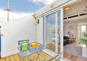 House - On the Water 3 Waterside Studio Mezzanine Bedroom Terrace Overlooking the Harbour (Brighton)