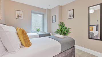 2 bedrooms, travel cot