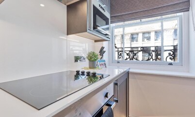 City Heights One Bedroom Modern apt 100 Metres From Seafront