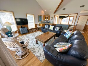 Flat-screen TV, DVD player, toys, books - N2102-4 BRs home directly across from the beach, 2 master suites!Great views! (Nags Head)