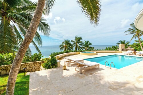 Turtle Beach: Swim with Sea Turtles! Modern Villa w/Pool, Jacuzzi, & Free Kayak!