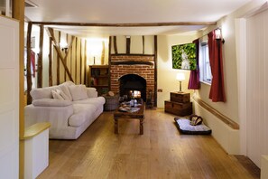 تلفزيون ذكي، مدفأة، كُتُب