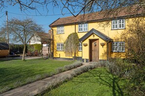 Exterior - LUXURY: JACUZZI, SAUNA, FIREPLACE, DOGS WELCOME (Stoke Ash)