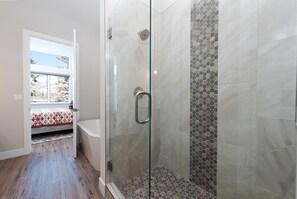 Bathtub, hair dryer, towels - Townhome across from Purg- Hot Tub, Fire Pit, Arcade Game - Views/Shuttle (Durango)