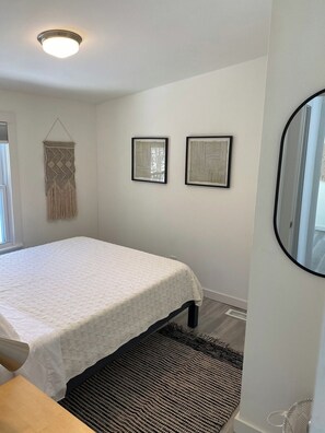 3 slaapkamers, een strijkplank/strijkijzer, reisbedje, wifi