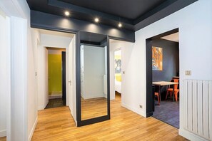 Interior - Le Marceau. 2 bedrooms, sleeps 4, private parking (Tours)