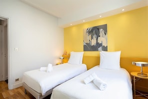 2 bedrooms, iron/ironing board, travel cot, free WiFi - Le Marceau. 2 bedrooms, sleeps 4, private parking (Tours)