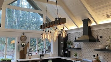 冰箱、微波炉、烤箱、炉灶