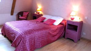 2 chambres, fer et planche à repasser