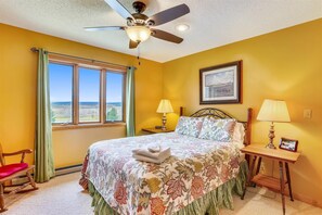 3 bedrooms, iron/ironing board, WiFi, bed sheets - Comfort and beautiful views combine to create GREAT! Come perch at Crows Nest (Canaan Valley)